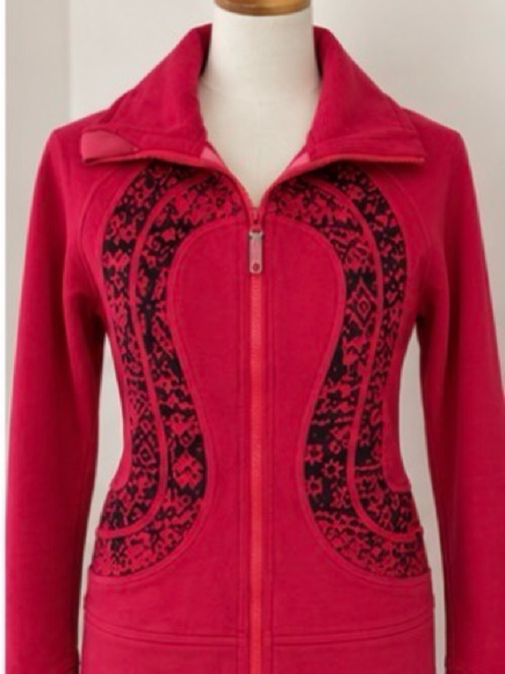 Lululemon Scuba Zip-Up Jacket Pink Patterned Trim Women's Size 6 - Picture 2 of 7